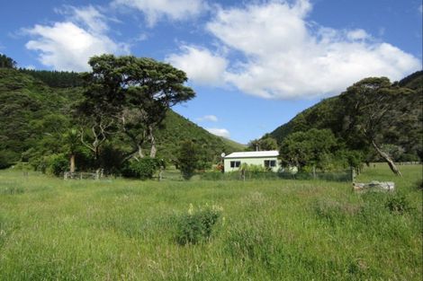 Photo of property in 635 Whakatomotomo Road, Pirinoa, Featherston, 5772