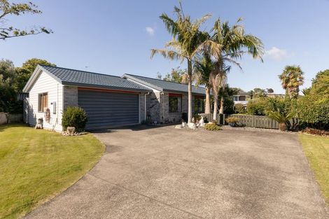 Photo of property in 16 Margaret Drive, Omokoroa, 3114