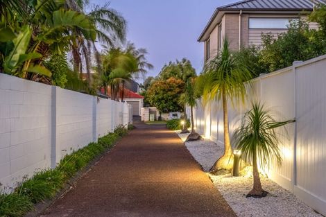 Photo of property in 53 Manor Park, Sunnyhills, Auckland, 2010