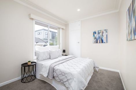 Photo of property in 32 Oakland Avenue, Papatoetoe, Auckland, 2025