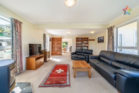 Photo of property in 4 Tarras Grove, Kelson, Lower Hutt, 5010