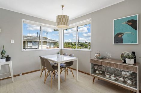 Photo of property in 2/14 Target Road, Totara Vale, Auckland, 0629