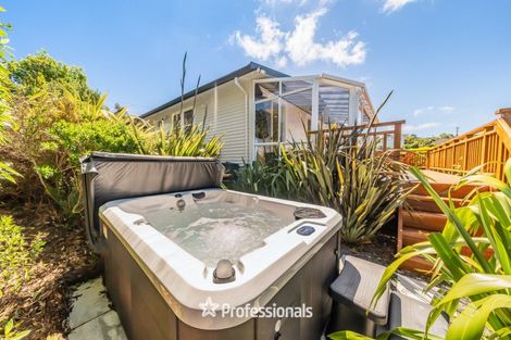 Photo of property in 127 Normandale Road, Normandale, Lower Hutt, 5010