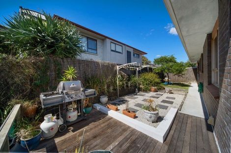 Photo of property in 2/89 Takutai Avenue, Half Moon Bay, Auckland, 2012