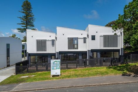 Photo of property in 2/16 Handley Avenue, Narrow Neck, Auckland, 0624