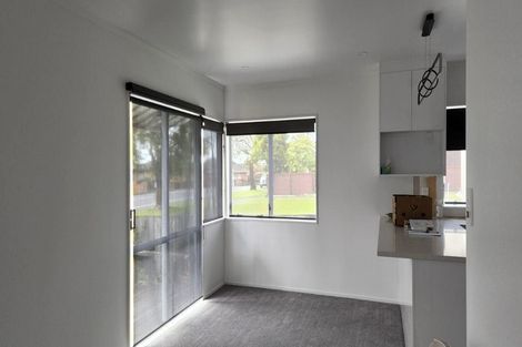 Photo of property in 6 Bolton Street, Blockhouse Bay, Auckland, 0600