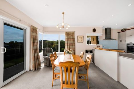 Photo of property in 5 Vardon Way, Waiwhakaiho, New Plymouth, 4312