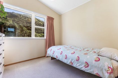 Photo of property in 2 Raroa Place, Pukerua Bay, 5026