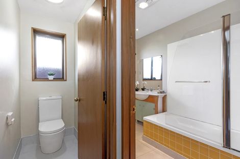 Photo of property in 8a Honeysuckle Place, Northcote, Christchurch, 8052