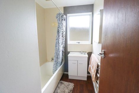 Photo of property in 24a Humphries Place, Awapuni, Palmerston North, 4412