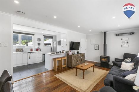 Photo of property in 18 Delaney Drive, Stokes Valley, Lower Hutt, 5019