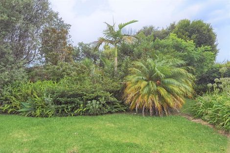Photo of property in 228 Whitney Street, Blockhouse Bay, Auckland, 0600