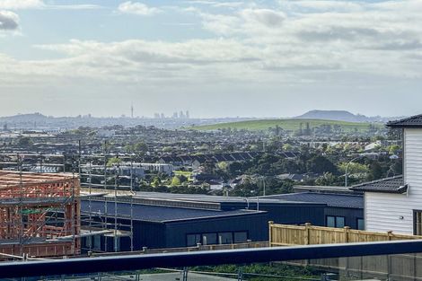 Photo of property in 8 Mill Hill Close, Flat Bush, 2019