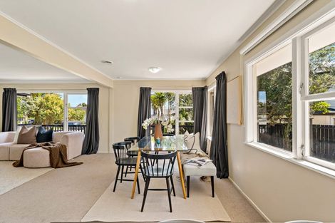 Photo of property in 24 Mackenzie Street, Te Atatu South, Auckland, 0610