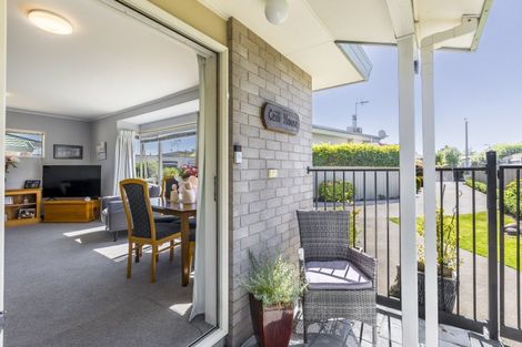 Photo of property in 2/2 Anzac Avenue, Onekawa, Napier, 4110