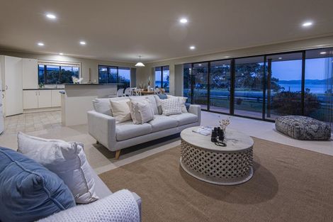 Photo of property in 209a One Tree Point Road, One Tree Point, 0118