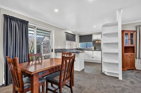 Photo of property in 35 Nottingham Drive, Hamilton East, Hamilton, 3216