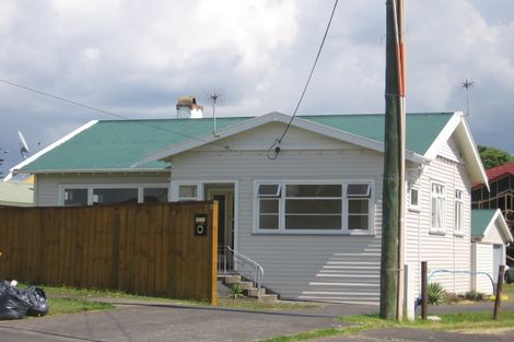 Photo of property in 2 Wattle Street, New Lynn, Auckland, 0600