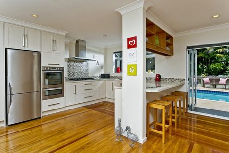 Photo of property in 49 Weatherly Road, Torbay, Auckland, 0630