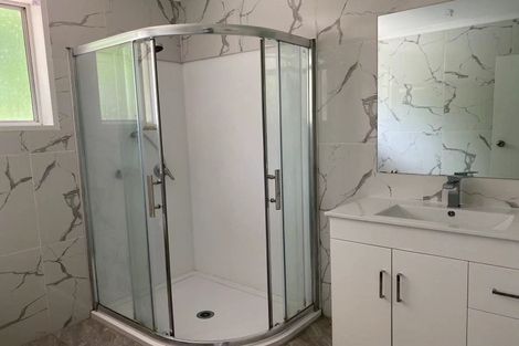 Photo of property in 2/663 Beach Road, Rothesay Bay, Auckland, 0630