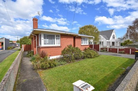 Photo of property in 73 Macandrew Road, South Dunedin, Dunedin, 9012