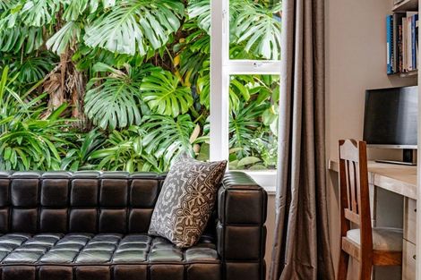 Photo of property in 23 Cliff Road, Torbay, Auckland, 0630