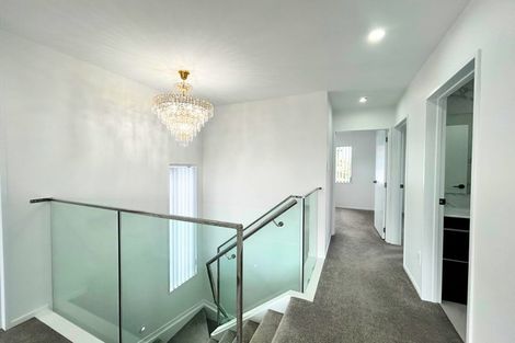 Photo of property in 2a Marinich Drive, Ranui, Auckland, 0612