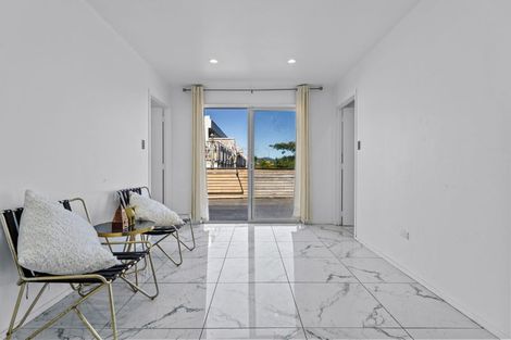 Photo of property in 244b Great North Road, Henderson, Auckland, 0612