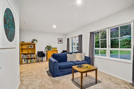 Photo of property in 2/220 East Coast Road, Forrest Hill, Auckland, 0620