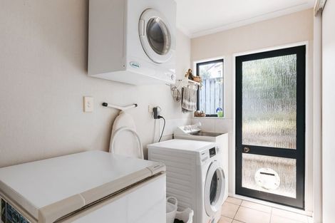 Photo of property in 16 Margaret Drive, Omokoroa, 3114