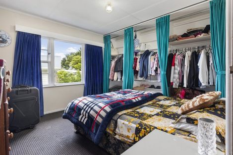 Photo of property in 19 Akaroa Drive, Maupuia, Wellington, 6022