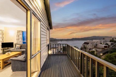 Photo of property in 76 Bayview Road, Paremata, Porirua, 5024