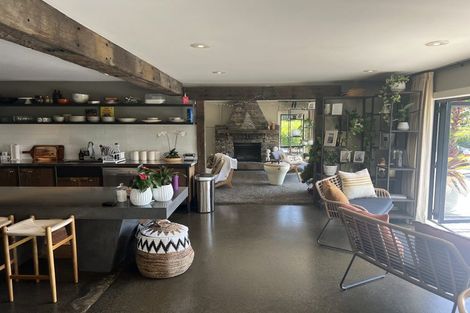 Photo of property in 48 Tawa Road, Kumeu, 0891