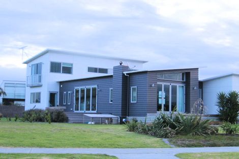 Photo of property in 8 Tohora Crescent, Omaha, 0986