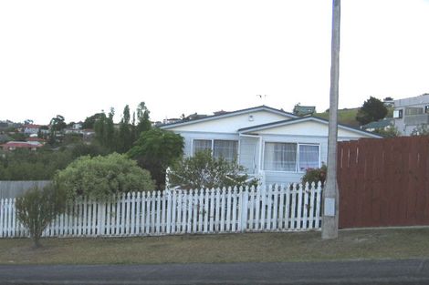 Photo of property in 11 Worthington Place, West Harbour, Auckland, 0618