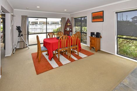 Photo of property in 16 Fergy Crescent, Wattle Downs, Auckland, 2103