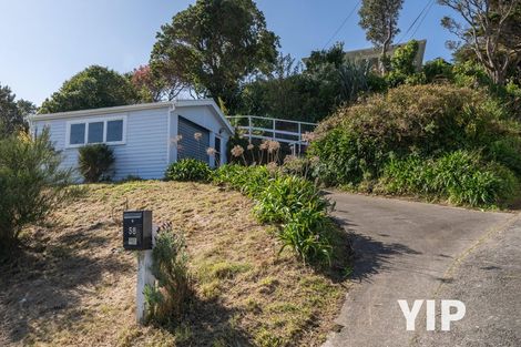 Photo of property in 58 Kenmore Street, Newlands, Wellington, 6037