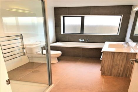 Photo of property in 22 Tarras Road, Kumeu, 0810