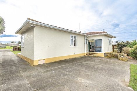 Photo of property in 4 Tongariro Street, Castlecliff, Whanganui, 4501