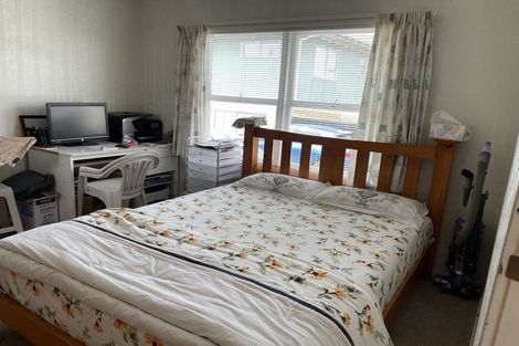 Photo of property in 2/17 Jenelin Road, Glendene, Auckland, 0602