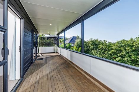 Photo of property in 2/11 Seaview Road, Castor Bay, Auckland, 0620