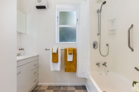 Photo of property in 9 Tainui Terrace, Tawa, Wellington, 5028