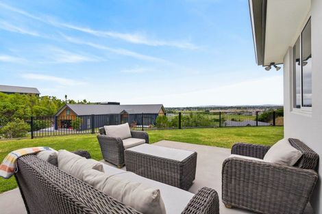 Photo of property in 77 Oak Road, Poraiti, Napier, 4112