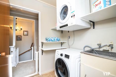 Photo of property in 52 Colchester Crescent, Newlands, Wellington, 6037