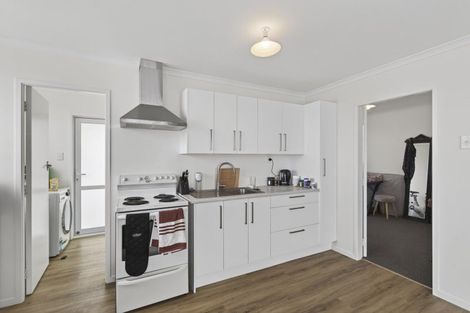 Photo of property in 8 Simons Street, Moturoa, New Plymouth, 4310