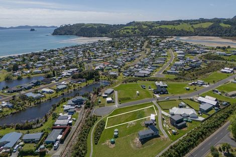 Photo of property in 4 Tinirau Place, Cooks Beach, 3591