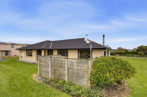 Photo of property in 53 Pohutukawa Drive, Levin, 5571