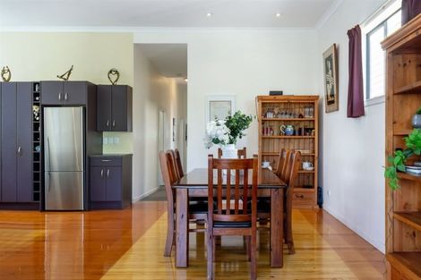 Photo of property in 20 Northland Road, Northland, Wellington, 6012