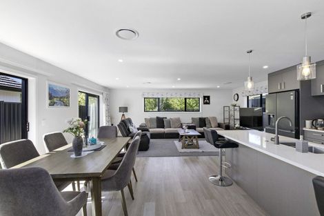 Photo of property in 21 Thornbury Lane, Timberlea, Upper Hutt, 5018