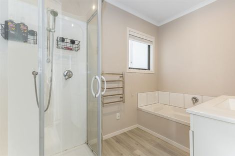 Photo of property in 17a Gloucester Street, Cannons Creek, Porirua, 5024